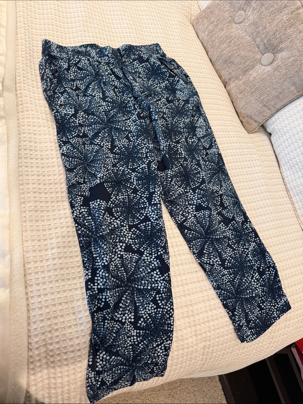 Women’s Navy Patterned Pants. Size M